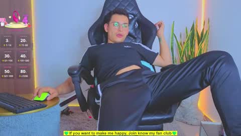 Snapshot of teddy_cowboy chatting on 09.24.25 Follow me on Twitter boys ryder and instagram teddyscoot 12 online show from 09.24.25