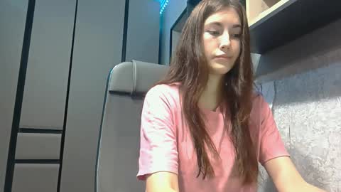 Snapshot of tempiebunting chatting on 10.09.25 Alice online show from 10.09.25