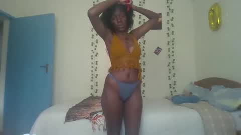 Snapshot of temptiebony69 chatting on 12.01.25 temptiebony69 online show from 12.01.25