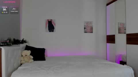 Snapshot of tender_babyy chatting on 01.12.25 Sexy girl Li online show from 01.12.25