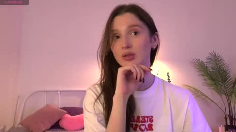 Snapshot of tender_babyy chatting on 09.09.25 Sexy girl Li online show from 09.09.25