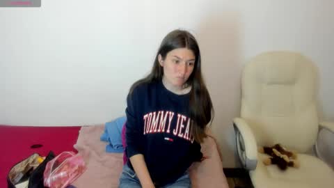 Snapshot of tesa_cute chatting on 09.29.25 tesa online show from 09.29.25