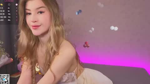 Snapshot of tesalune_ chatting on 02.28.25 Tesa online show from 02.28.25