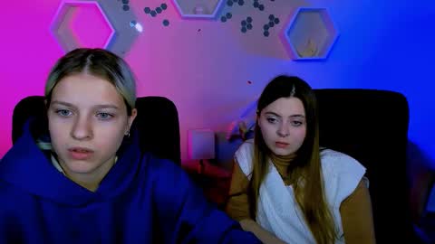 Snapshot of tessa_tea chatting on 11.28.25 tessa_tea online show from 11.28.25