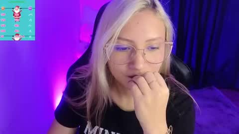 Snapshot of tessawhisnton chatting on 12.19.24 Tessy online show from 12.19.24