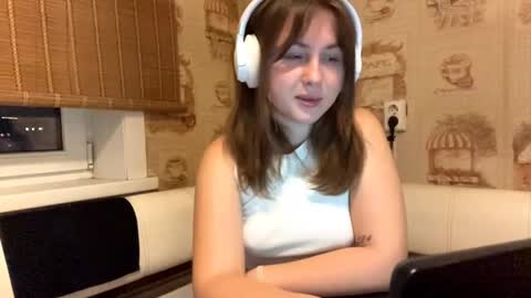 Snapshot of tessstephan chatting on 11.26.25 Tessa online show from 11.26.25