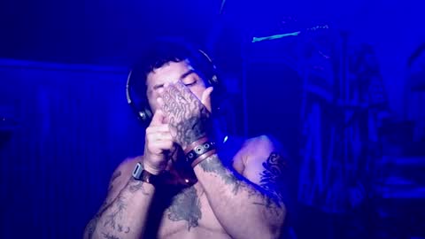 Snapshot of testotease chatting on 01.09.25 Milo online show from 01.09.25