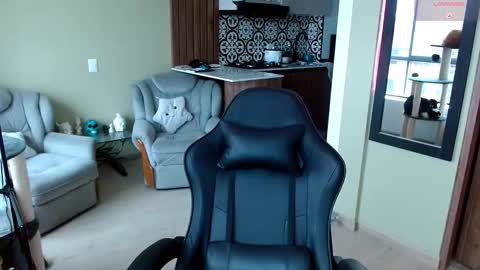 Snapshot of tevenwhiite chatting on 09.10.25 teven online show from 09.10.25