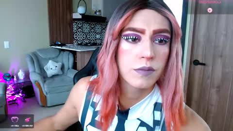 Snapshot of tevenwhiite chatting on 10.01.25 teven online show from 10.01.25