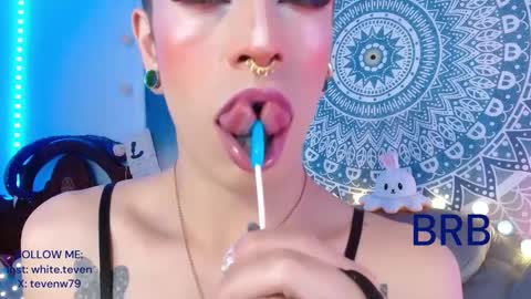 Snapshot of tevenwhiite chatting on 10.11.25 teven online show from 10.11.25