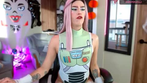 Snapshot of tevenwhiite chatting on 10.20.25 teven online show from 10.20.25