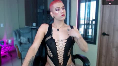 Snapshot of tevenwhiite chatting on 11.24.25 teven online show from 11.24.25