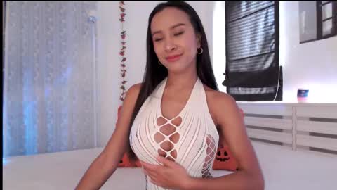 Snapshot of thaidream25 chatting on 10.13.25 Ana online show from 10.13.25