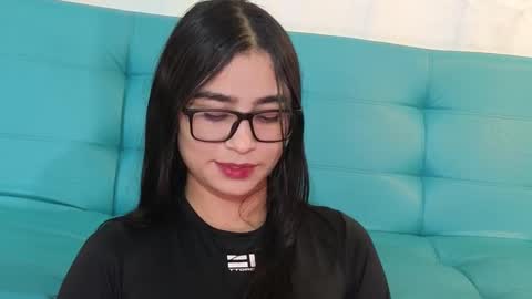 Snapshot of thalia_066 chatting on 12.30.24 thalia online show from 12.30.24