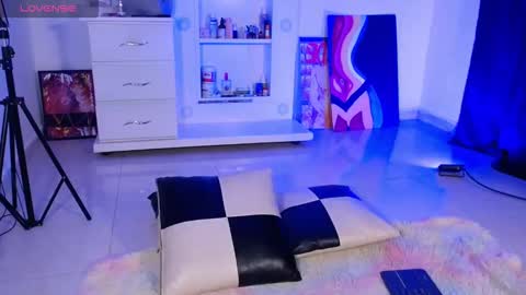Snapshot of thalia_066 chatting on 10.14.25 thalia online show from 10.14.25