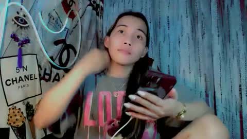 Snapshot of thalia_sunshine chatting on 11.15.25 Thalia online show from 11.15.25