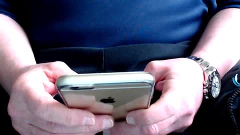 Snapshot of the1pocketrocket chatting on 01.04.25 the1pocketrocket online show from 01.04.25