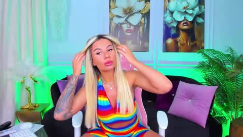 Snapshot of thebaewatch chatting on 09.21.25 BaeWatch online show from 09.21.25