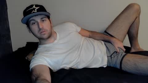 Snapshot of theetwohander chatting on 01.19.25 Theetwohander online show from 01.19.25