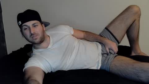 Snapshot of theetwohander chatting on 02.13.25 Theetwohander online show from 02.13.25