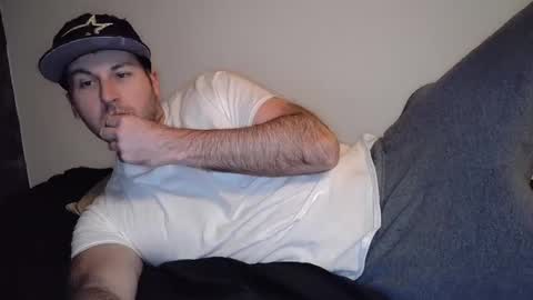 Snapshot of theetwohander chatting on 02.20.25 Theetwohander online show from 02.20.25
