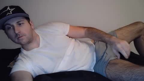 Snapshot of theetwohander chatting on 02.24.25 Theetwohander online show from 02.24.25