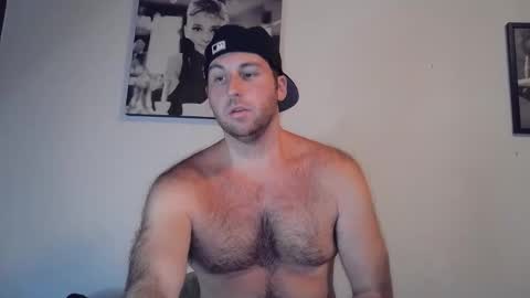 Snapshot of theetwohander chatting on 09.28.25 Theetwohander online show from 09.28.25