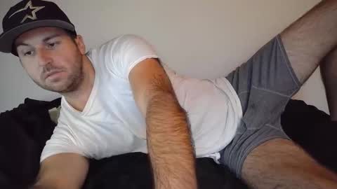 Snapshot of theetwohander chatting on 10.19.25 Theetwohander online show from 10.19.25
