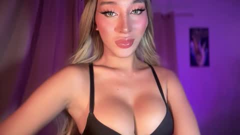 Snapshot of thehornyjane chatting on 10.13.25 JANE online show from 10.13.25