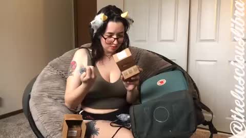 Snapshot of thelusciouslibra chatting on 01.12.25 thelusciouslibra online show from 01.12.25