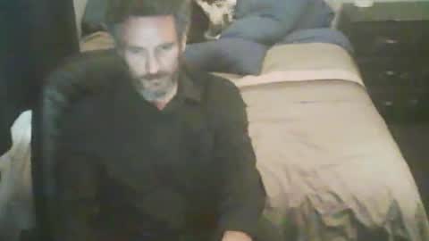 Snapshot of themanwhowearsoneshoe chatting on 10.25.25 themanwhowearsoneshoe online show from 10.25.25