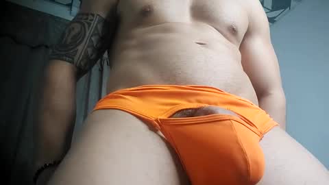 Snapshot of themuscularvenezuelanman chatting on 02.05.25 themuscularvenezuelanman online show from 02.05.25