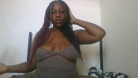 Snapshot of thenaturalgoddess chatting on 11.03.25 TheNaturalGoddess online show from 11.03.25