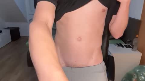 Snapshot of thenofaceguyy chatting on 09.12.25 Tommy Next Stream starting at 9 AM CEST Thersday 10TH  online show from 09.12.25