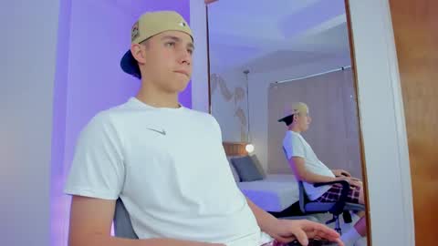 Snapshot of theohawke_ chatting on 12.16.24 THEO- MATEO online show from 12.16.24