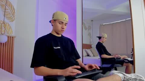 Snapshot of theohawke_ chatting on 12.19.24 THEO- MATEO online show from 12.19.24