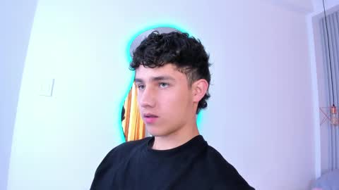 Snapshot of theohawke_ chatting on 01.06.25 THEO- MATEO online show from 01.06.25