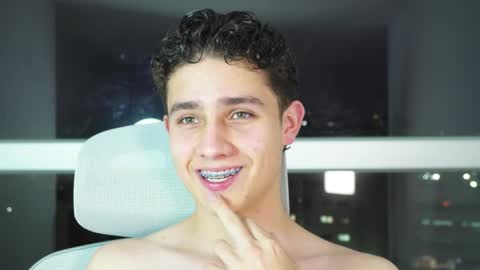 Snapshot of theohawke_ chatting on 02.12.25 THEO- MATEO online show from 02.12.25