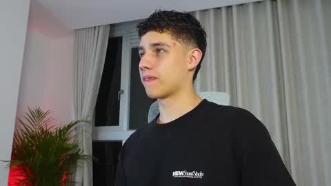 Snapshot of theohawke_ chatting on 02.22.25 THEO- MATEO online show from 02.22.25