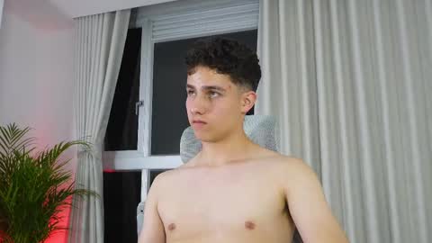 Snapshot of theohawke_ chatting on 02.24.25 THEO- MATEO online show from 02.24.25