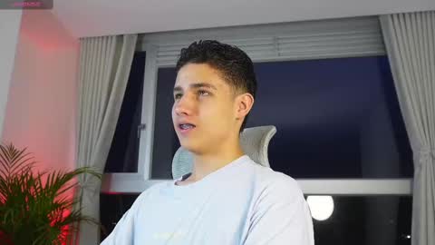 Snapshot of theohawke_ chatting on 02.28.25 THEO- MATEO online show from 02.28.25