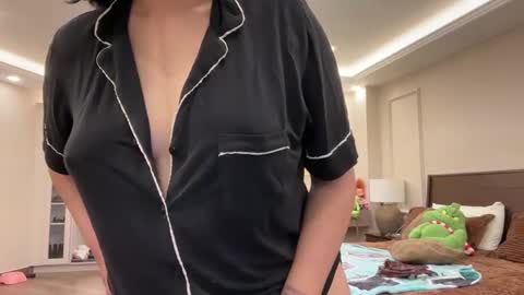 Snapshot of therealcamilabaddie chatting on 09.29.25 therealcamilabaddie online show from 09.29.25