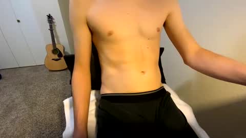 Snapshot of therunnerboy chatting on 11.05.25 therunnerboy online show from 11.05.25