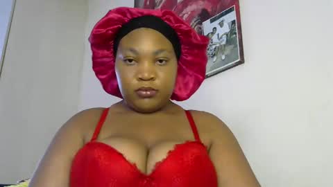 Snapshot of theshybaddie chatting on 01.25.25 theshybaddie online show from 01.25.25