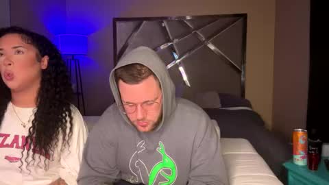 Snapshot of theviberoom chatting on 10.04.25 The Vibe Room online show from 10.04.25