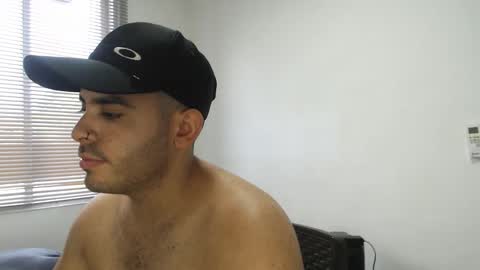 Snapshot of thiagohot_xx chatting on 11.06.25 Thiago online show from 11.06.25