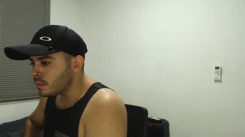 Snapshot of thiagohot_xx chatting on 11.12.25 Thiago online show from 11.12.25