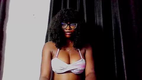 Snapshot of thick_ebonie chatting on 10.05.25 Jenny online show from 10.05.25