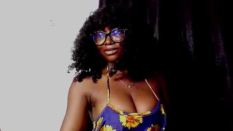 Snapshot of thick_ebonie chatting on 10.06.25 Jenny online show from 10.06.25