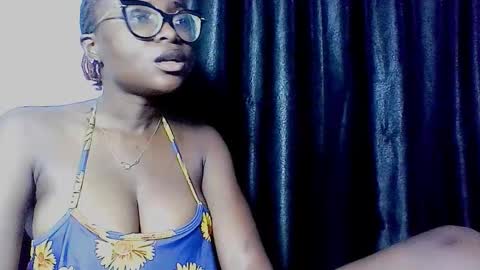 Snapshot of thick_ebonie chatting on 10.07.25 Jenny online show from 10.07.25